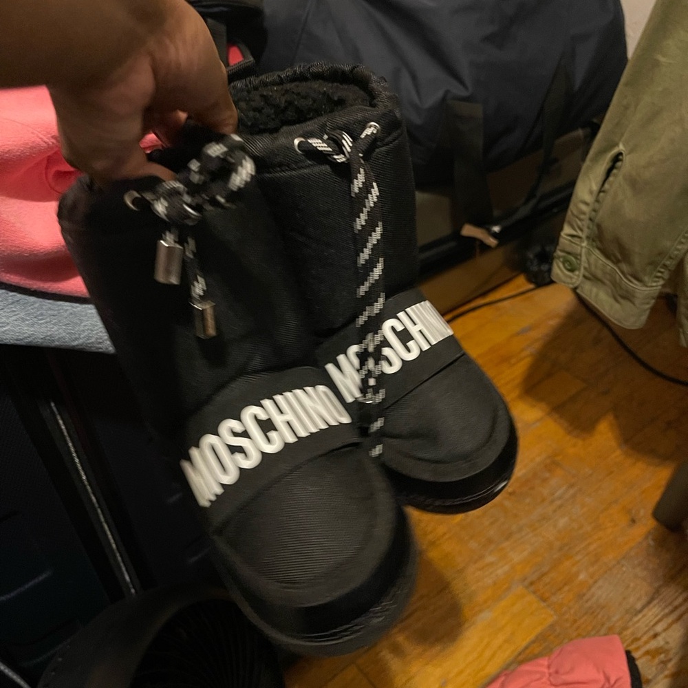 Moschino Black Logo Moon Boots - Picture 2 of 4